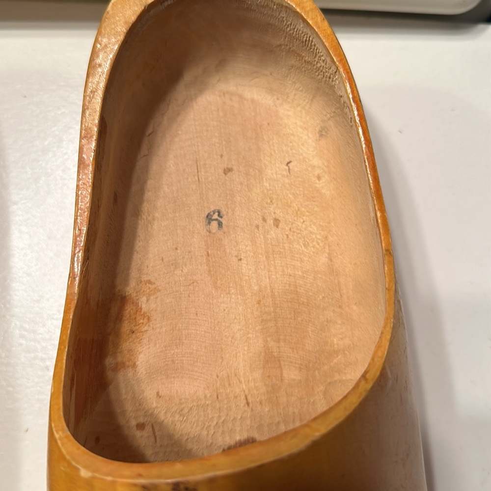 Vintage Wooden Hand-Painted Dutch Clogs (6) - Picture 11 of 12